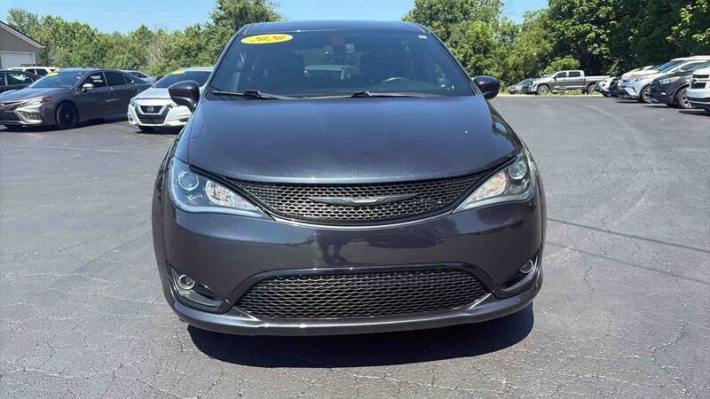 Used 2020 Chrysler Pacifica Touring w/ S Appearance Package FWD image 4