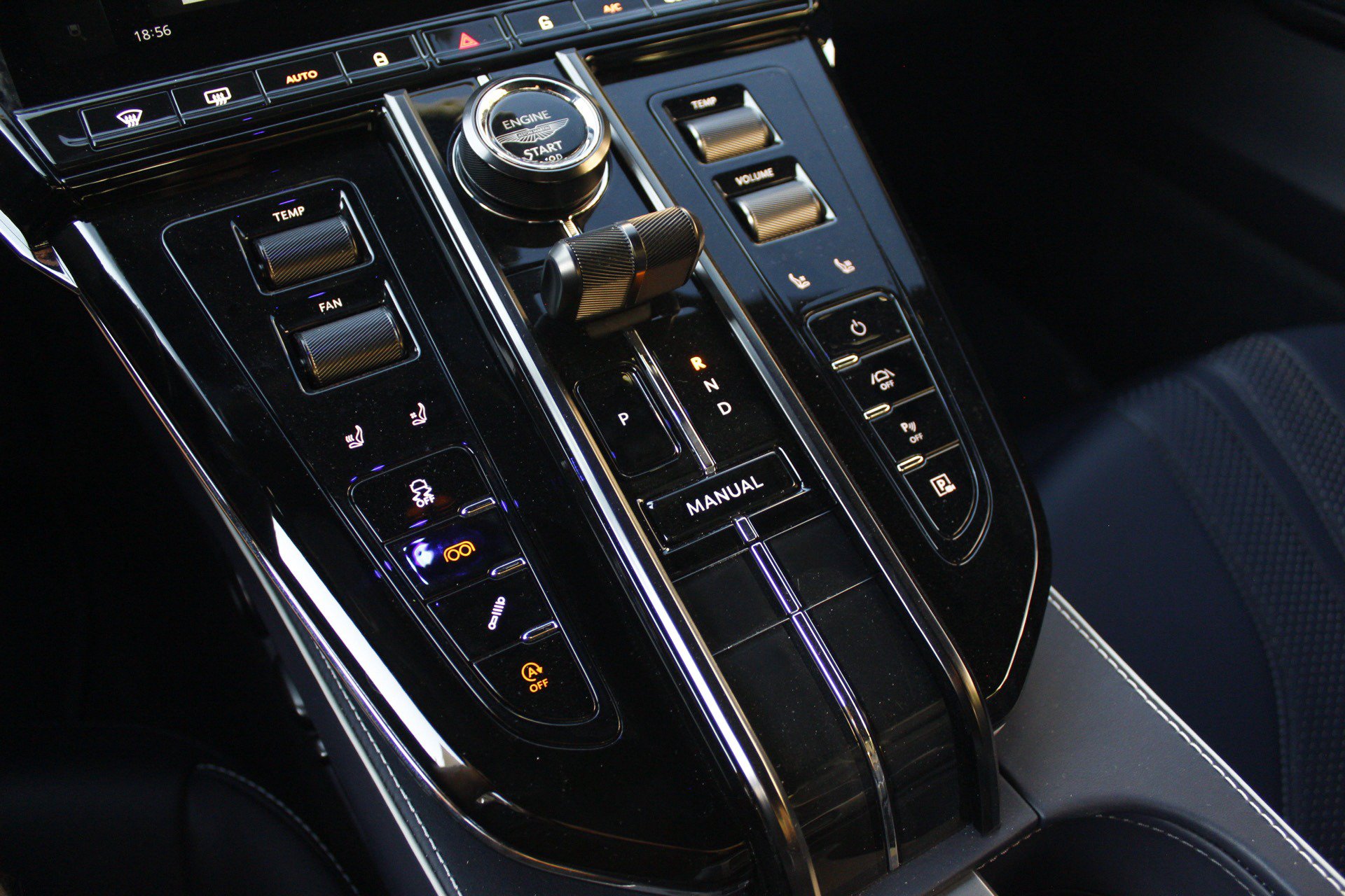 Used 2025 Aston Martin V8 Vantage Coupe RWD image 35