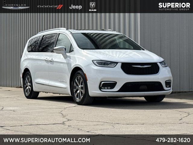 Used 2024 Chrysler Pacifica Pinnacle