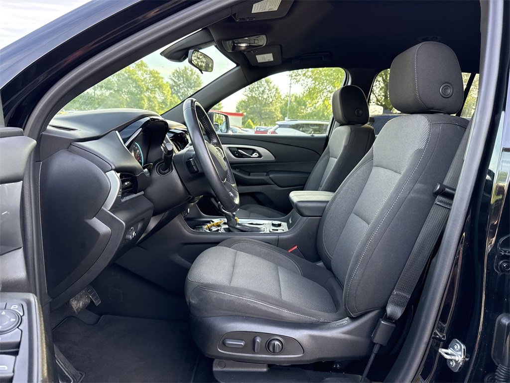 Used 2022 Chevrolet Traverse LT image 11