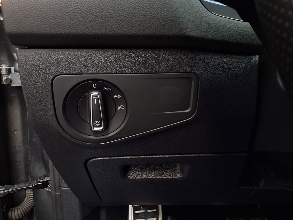 Used 2023 Volkswagen Tiguan SE R-Line FWD image 14