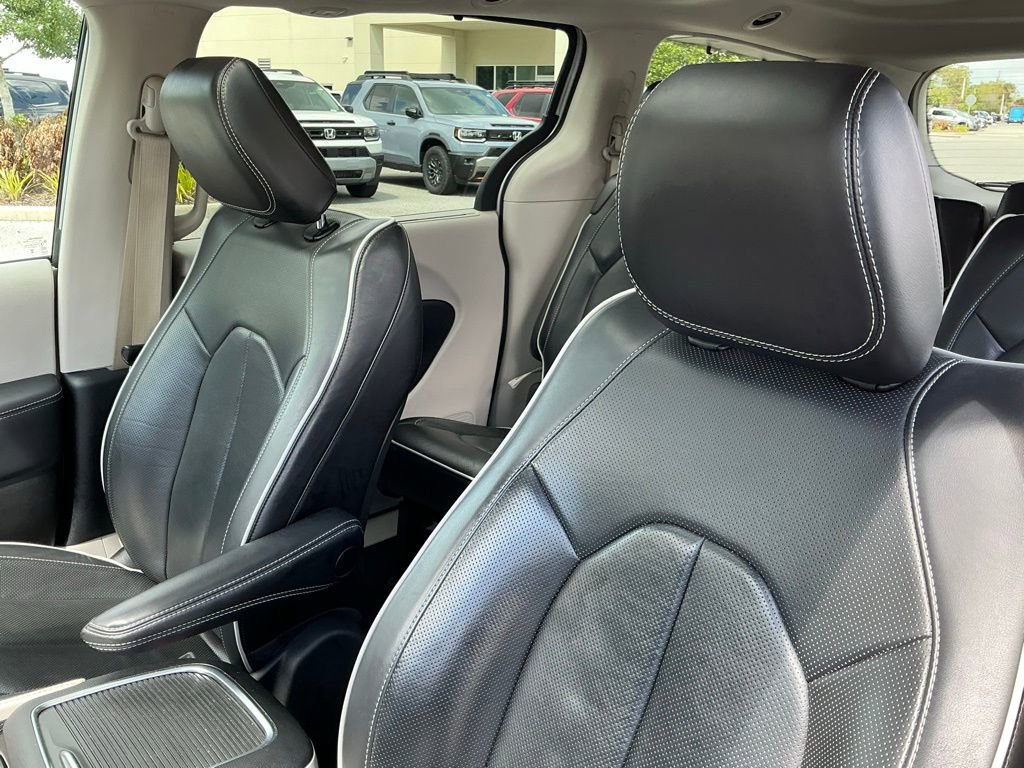 Used 2024 Chrysler Pacifica Limited image 23