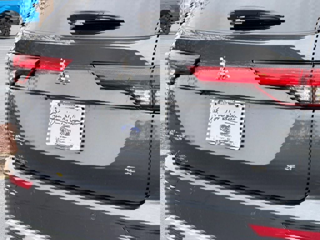 Used 2024 Mitsubishi Outlander SE image 18