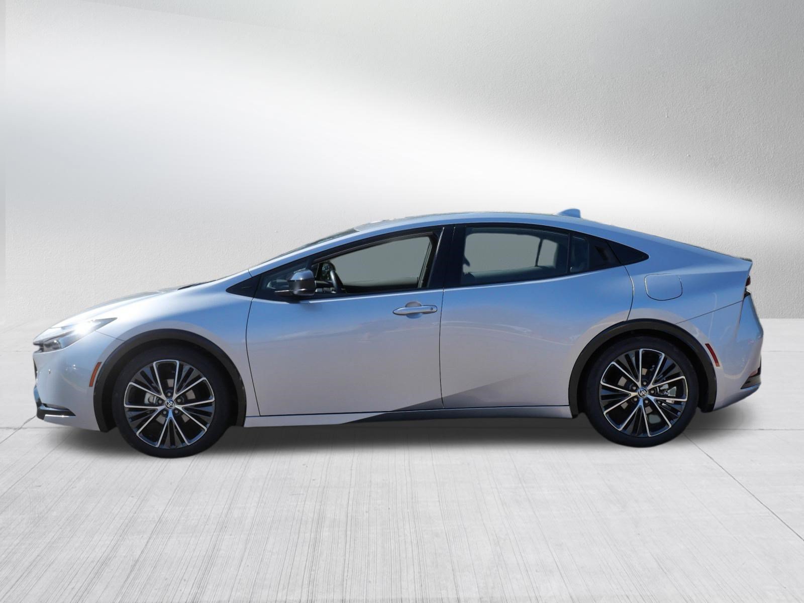 Certified 2025 Toyota Prius XLE FWD image 5