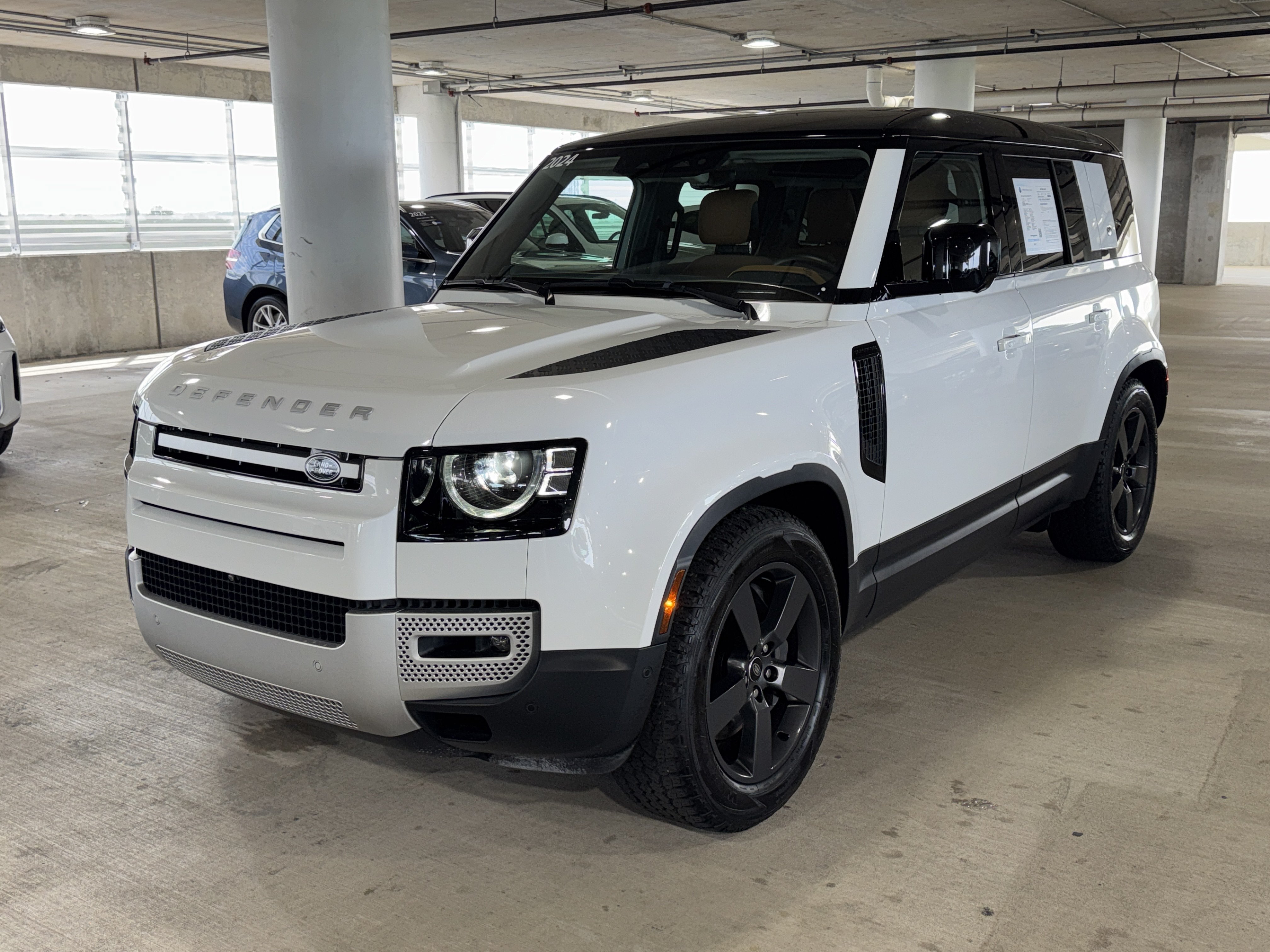 Used 2024 Land Rover Defender 110 SE AWD/4WD image 4