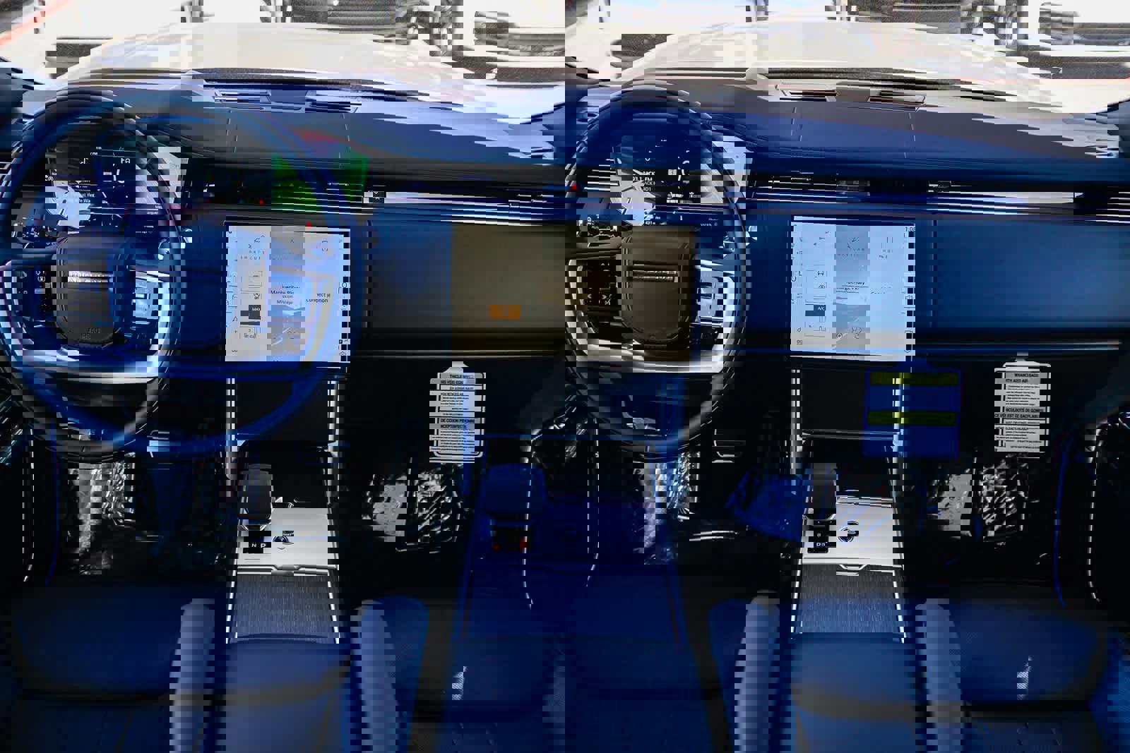 New 2026 Land Rover Range Rover Long Wheelbase SE image 12