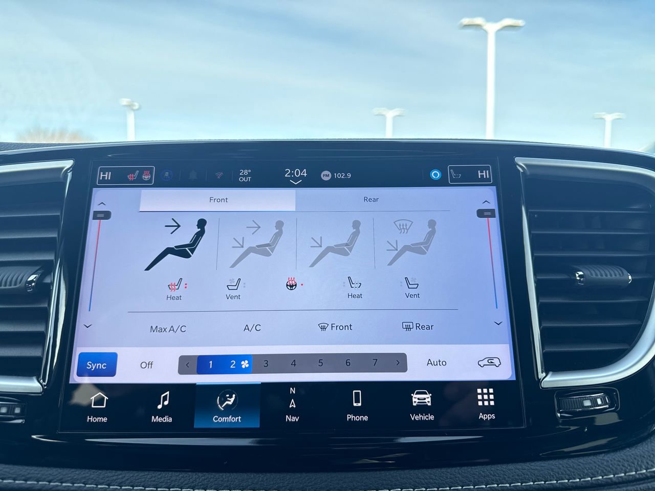 Used 2024 Chrysler Pacifica Premium image 30