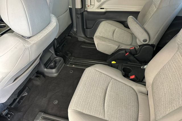 Used 2023 Toyota Sienna LE FWD image 16