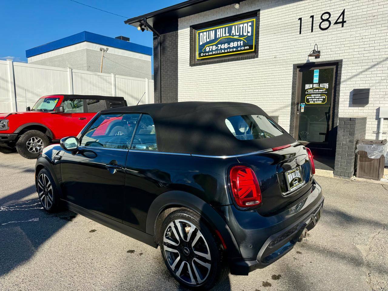 Used 2023 MINI Cooper S w/ Signature Upholstery Package FWD image 3