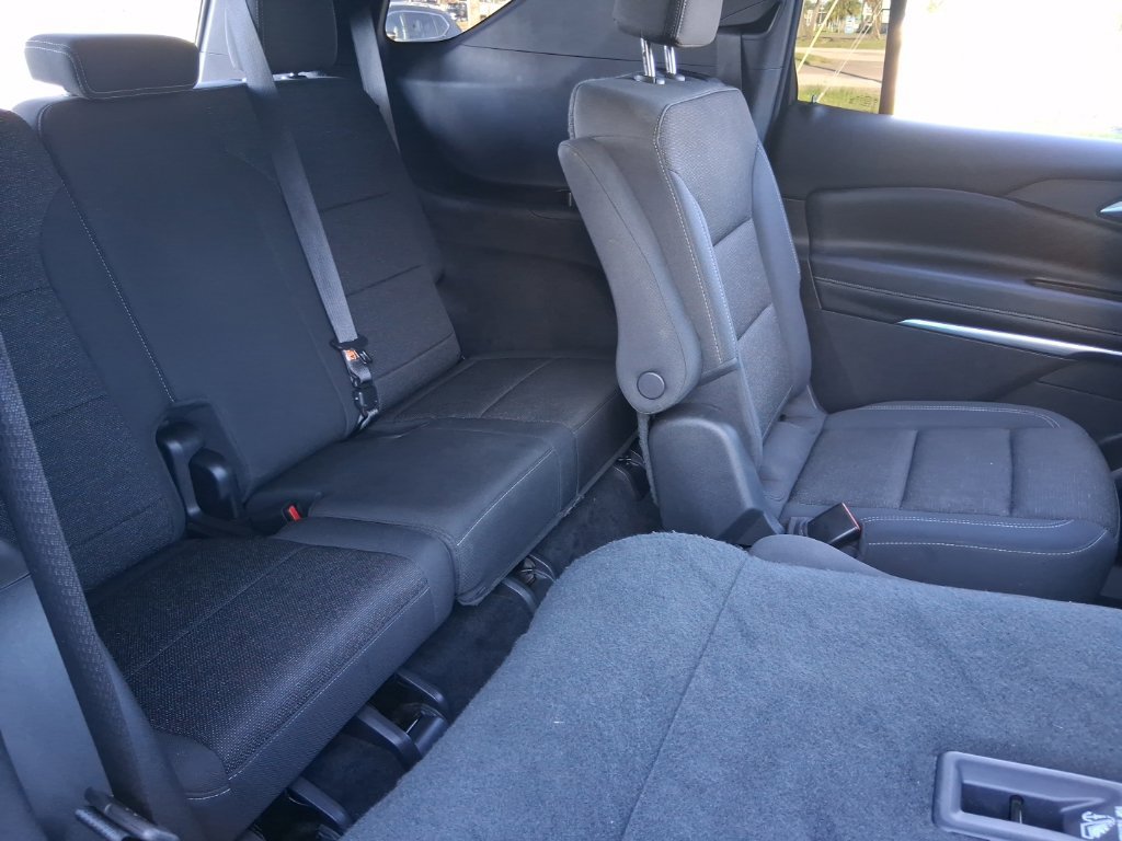 Used 2025 Chevrolet Traverse LT FWD image 21