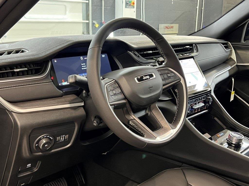 New 2025 Jeep Grand Cherokee L Limited w/ Luxury Tech Group II image 13