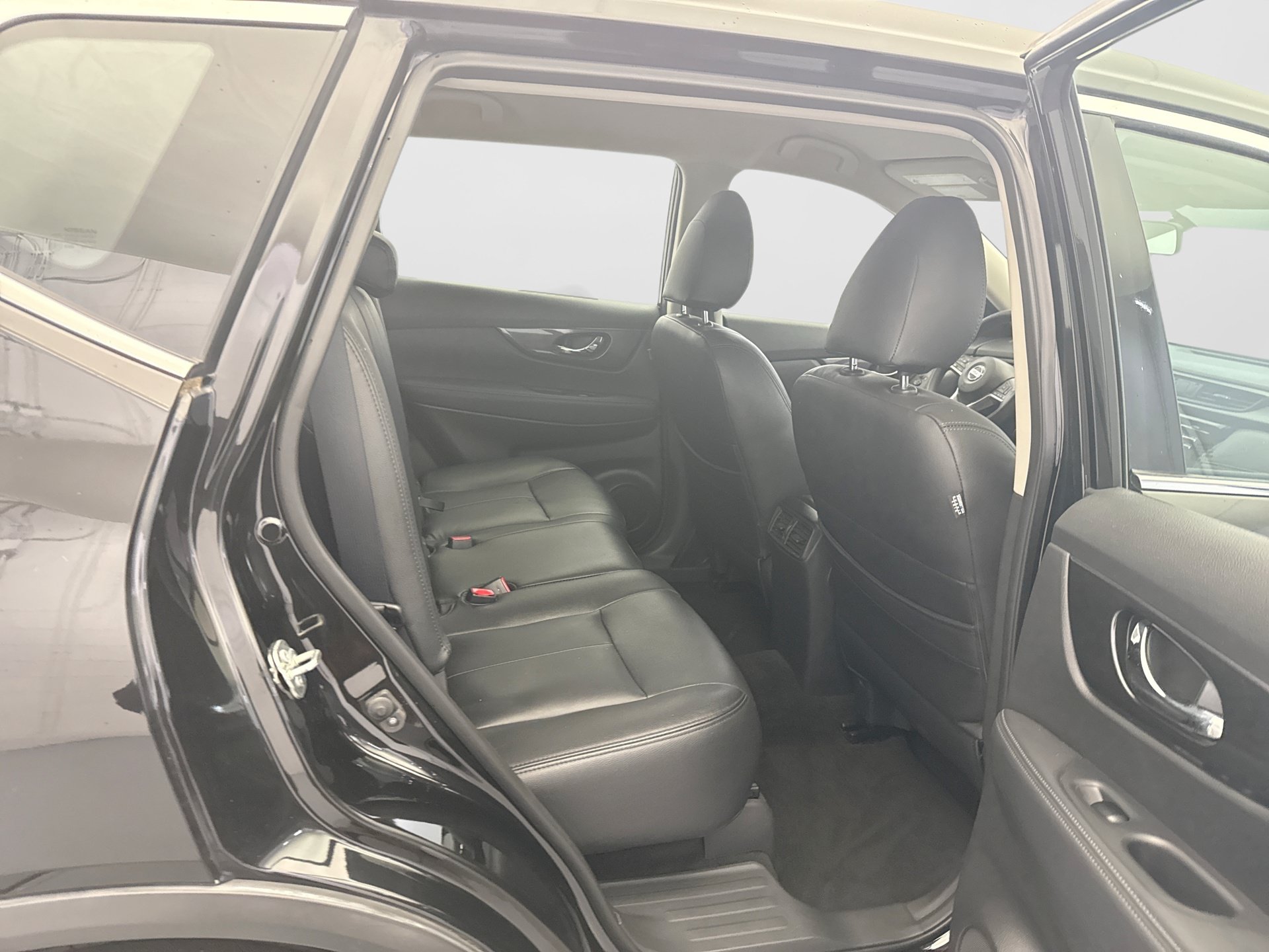 Used 2017 Nissan Rogue S AWD/4WD image 17