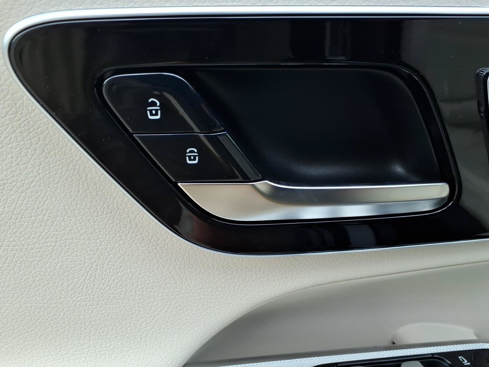 New 2026 Mercedes-Benz GLC 300 4MATIC image 14