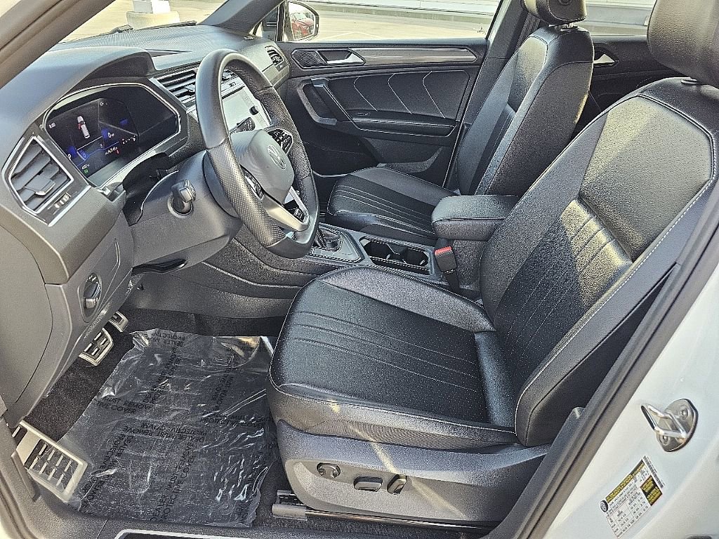 Used 2024 Volkswagen Tiguan SE R-Line image 26