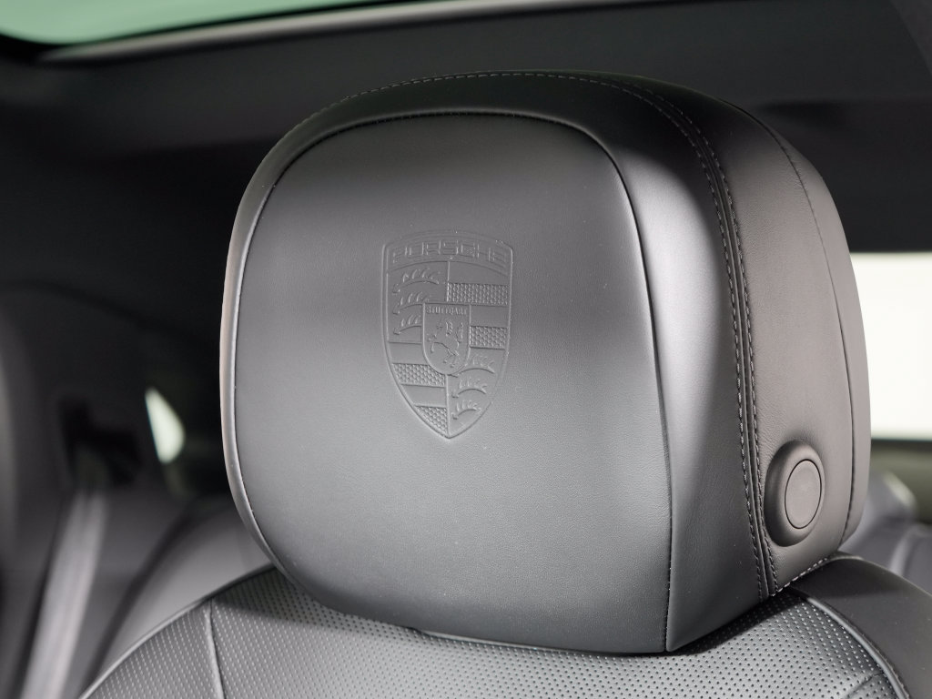 New 2026 Porsche Cayenne Coupe AWD/4WD image 19