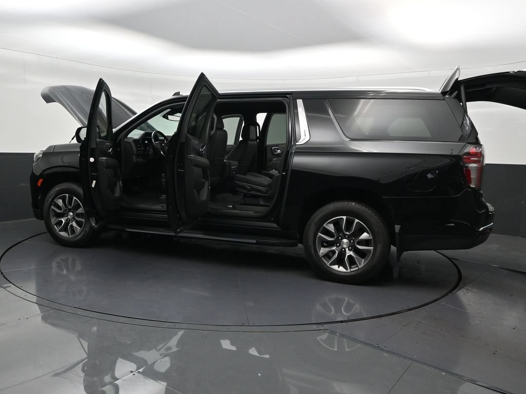 Used 2022 Chevrolet Suburban LT w/ Luxury Package RWD image 34