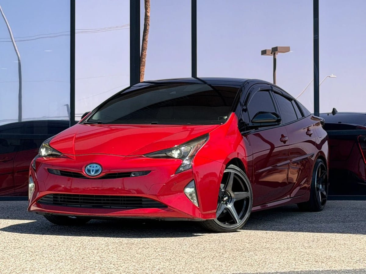 Used 2017 Toyota Prius Four Touring w/ Premium Convenience Package FWD image 2