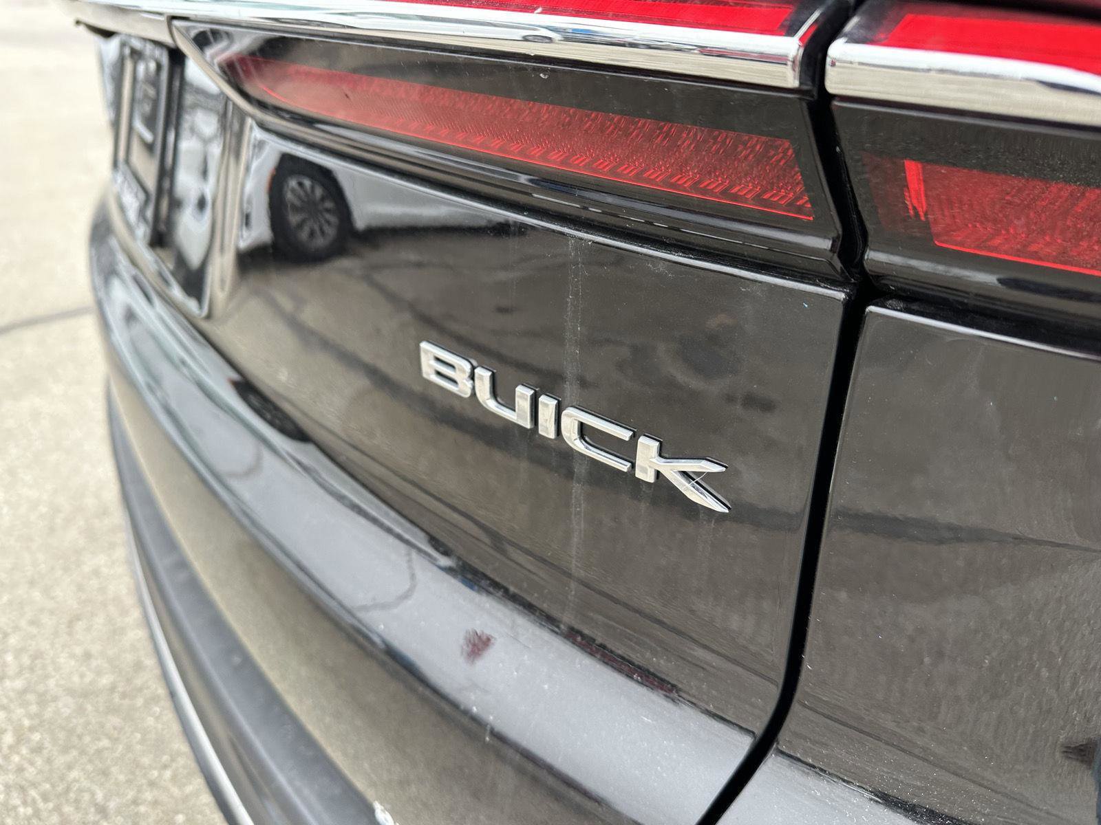 Used 2025 Buick Enclave Preferred image 6