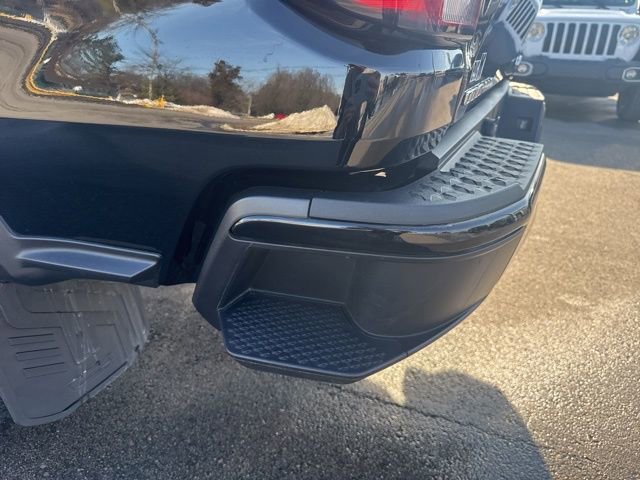 Used 2024 Chevrolet Colorado Z71 w/ Z71 Convenience Package 2 image 12