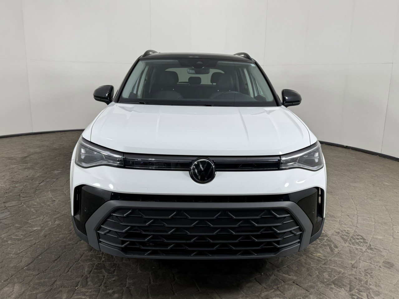 Used 2025 Volkswagen Taos SE AWD/4WD image 2