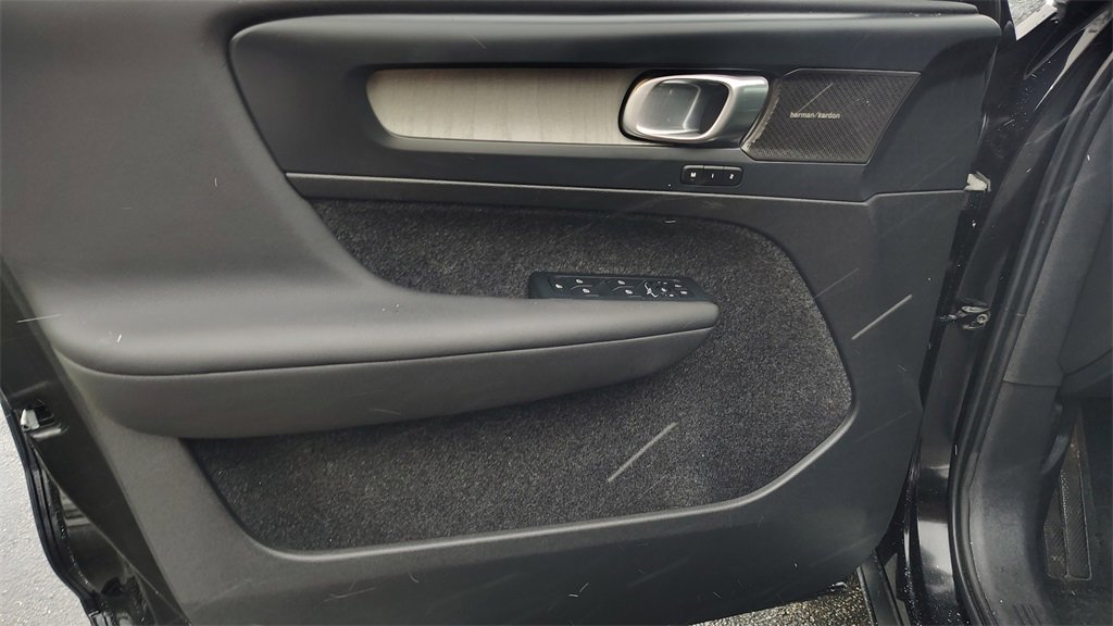 Used 2024 Volvo XC40 B5 Plus w/ Protection Package Premier image 8