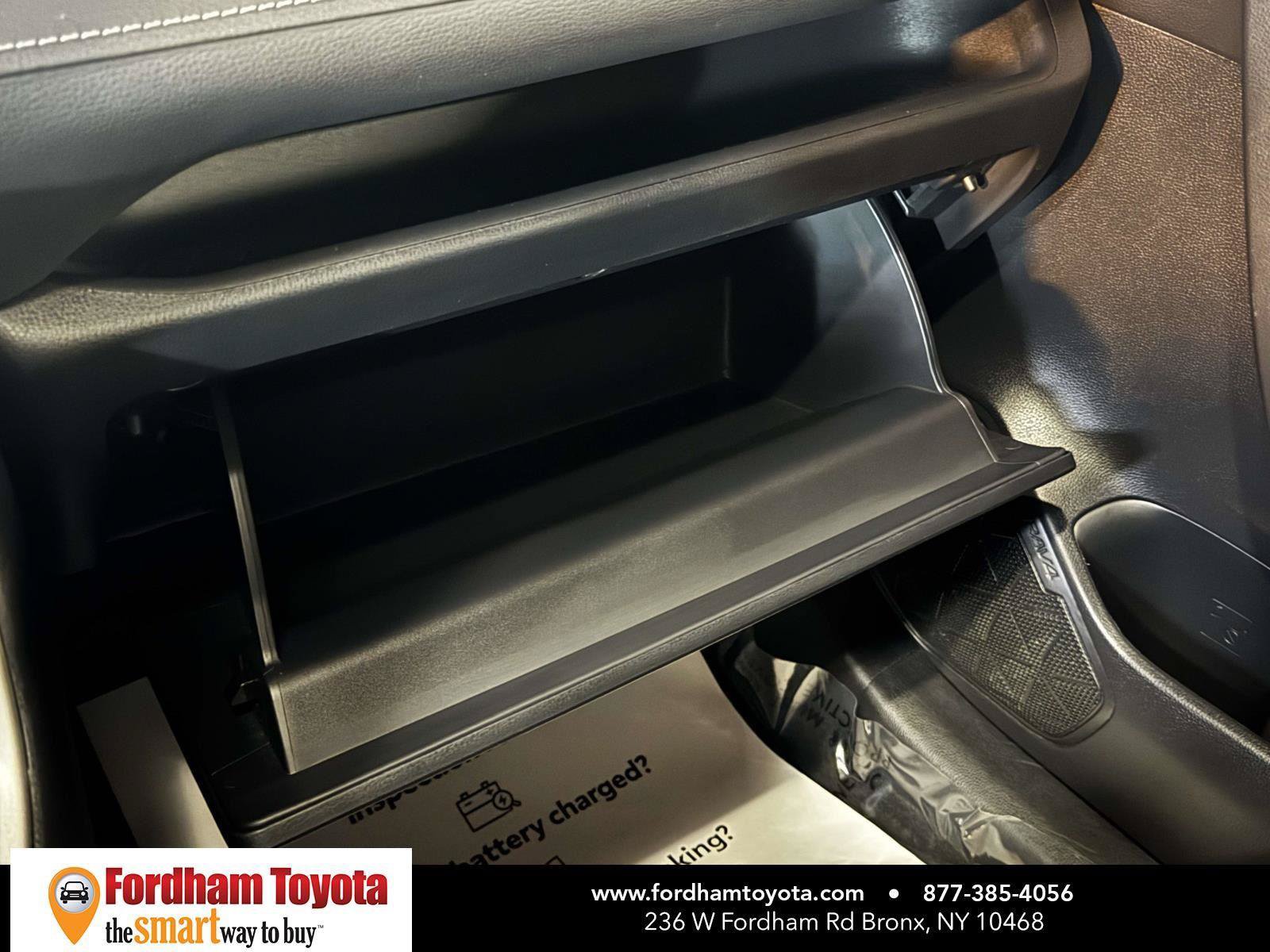 Used 2022 Toyota RAV4 LE AWD/4WD image 31