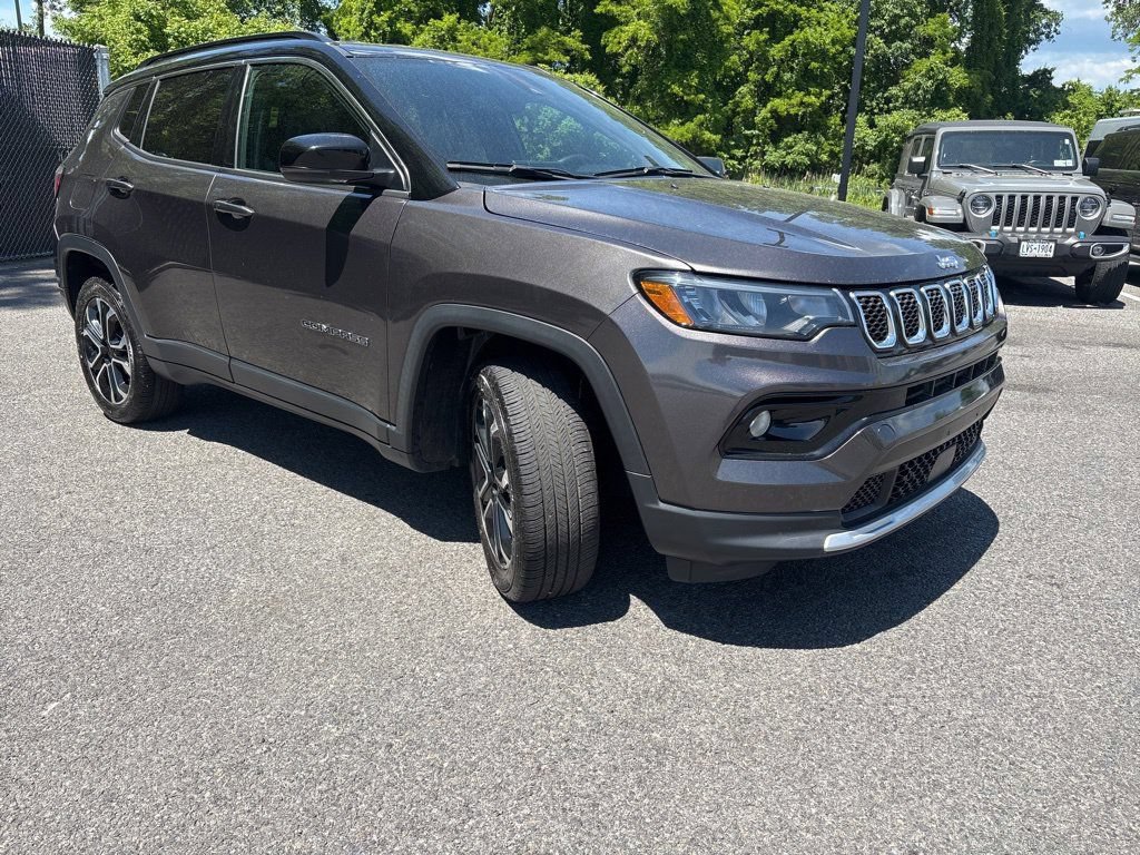 Certified 2023 Jeep Compass Limited AWD/4WD image 3