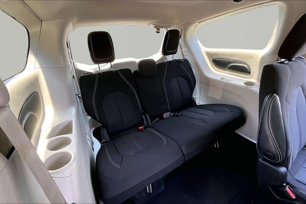 Used 2023 Chrysler Voyager LX FWD image 18