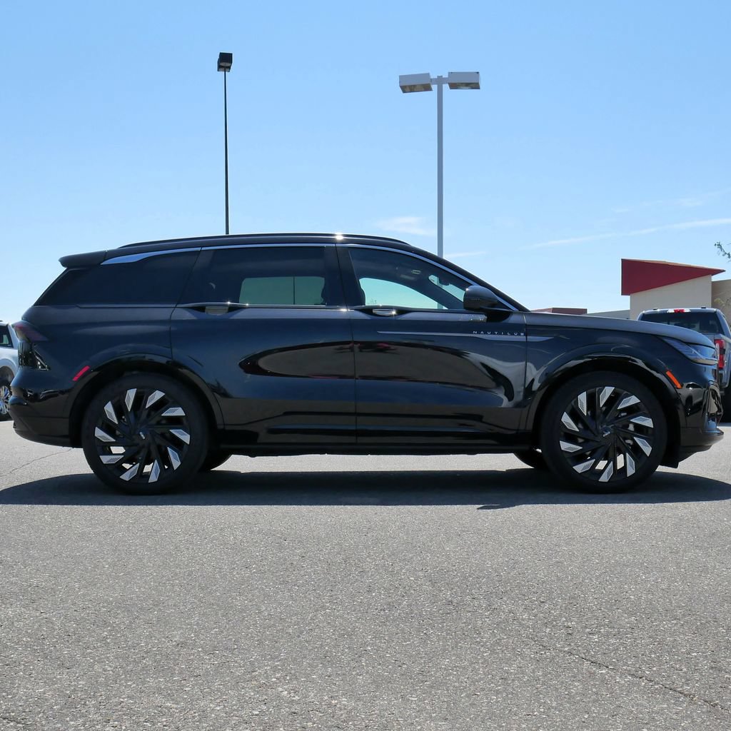 Used 2025 Lincoln Nautilus Black Label w/ Jet Appearance Package AWD/4WD image 12