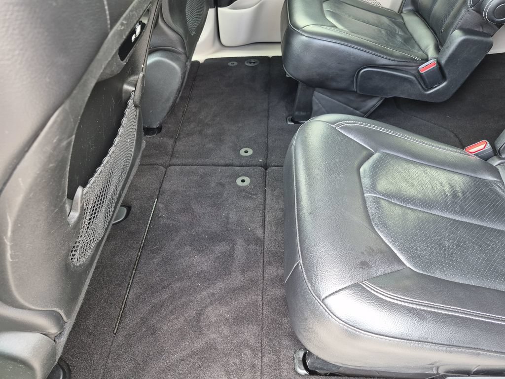 Used 2022 Chrysler Pacifica Touring-L FWD image 32