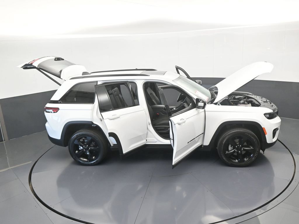 Used 2025 Jeep Grand Cherokee Altitude image 69