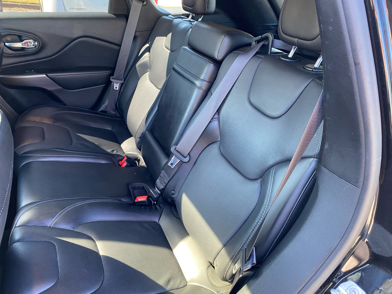 Used 2019 Jeep Cherokee Limited image 13