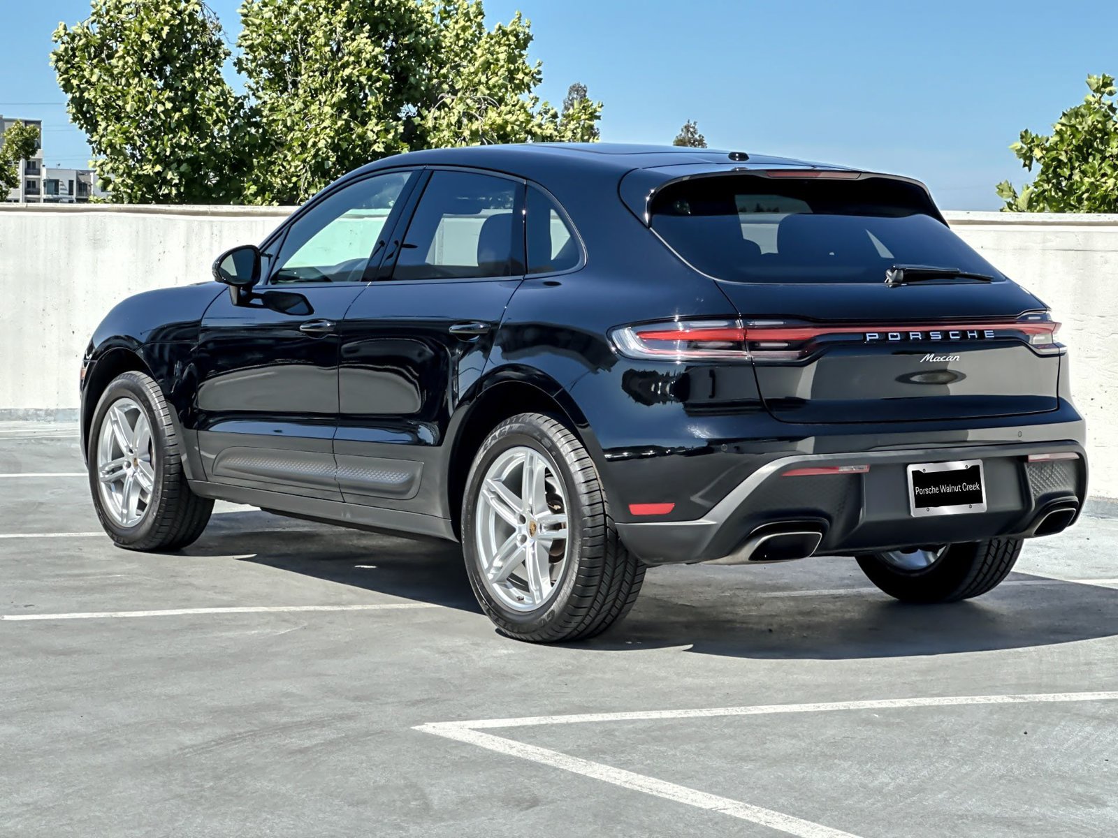 Used 2024 Porsche Macan AWD/4WD image 4