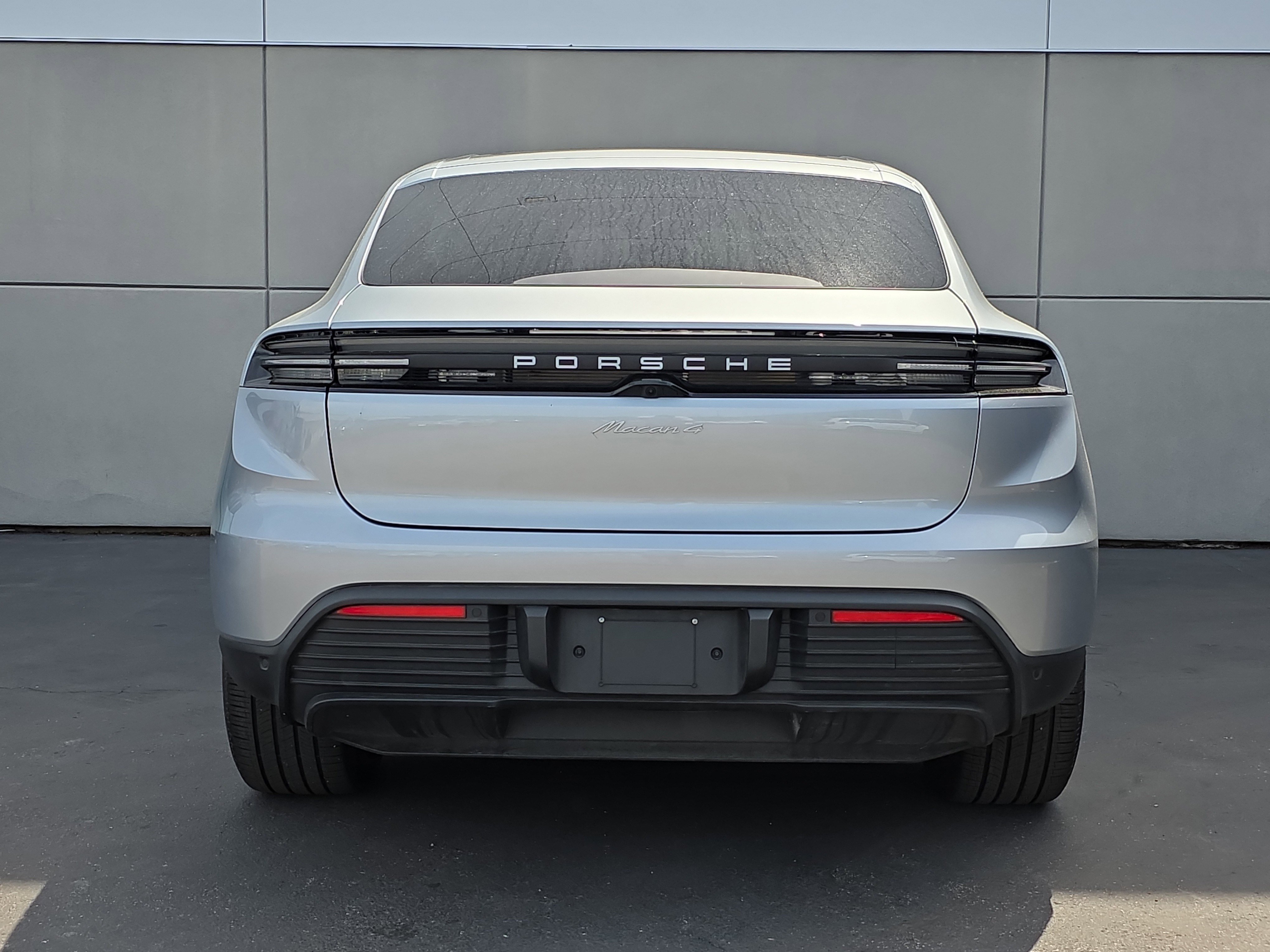 Used 2025 Porsche Macan 4 Electric AWD/4WD image 6