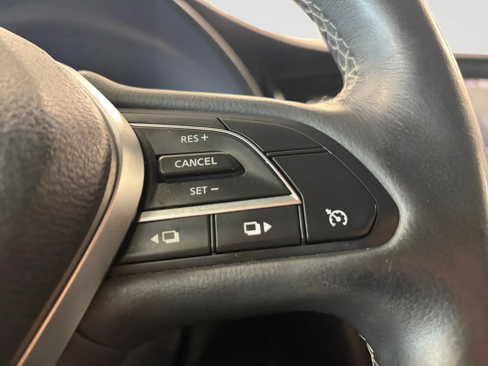 Used 2019 INFINITI QX50 Luxe w/ Navigation Package AWD/4WD image 31