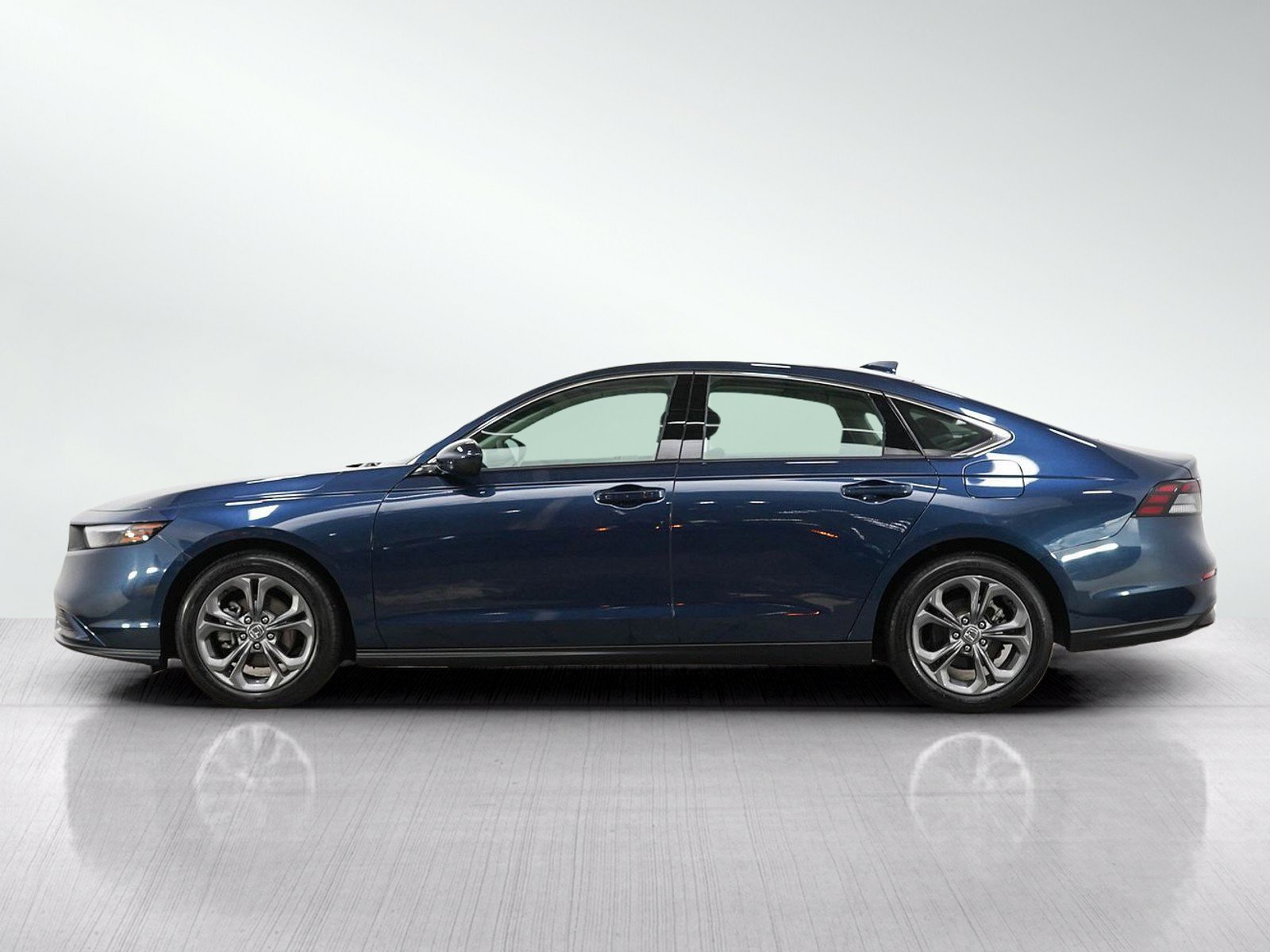 Used 2024 Honda Accord EX image 2