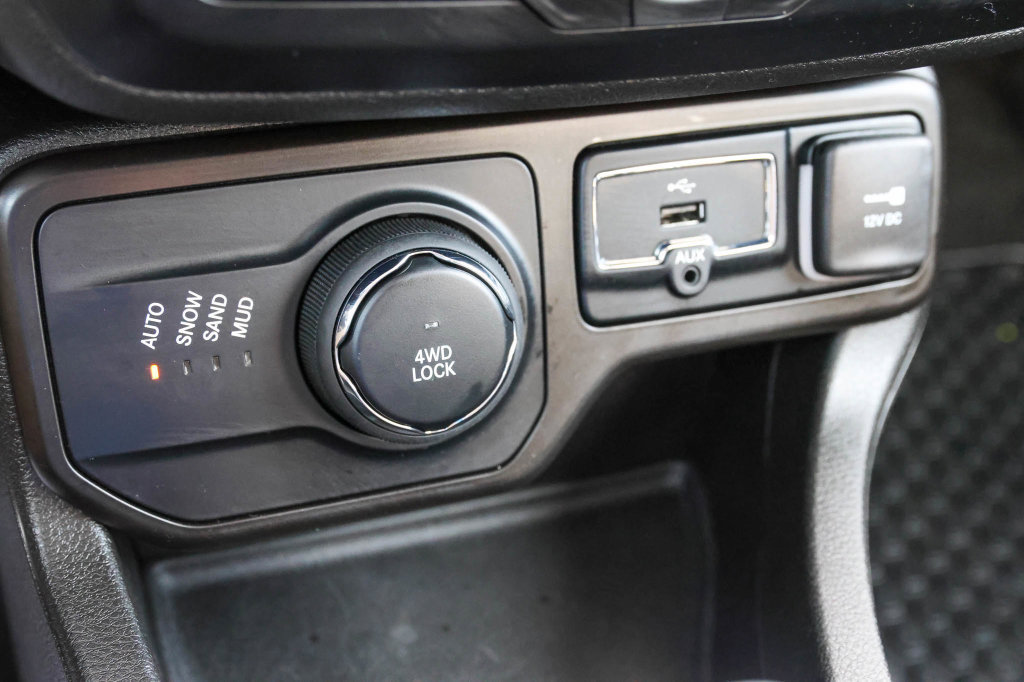 Used 2023 Jeep Renegade Latitude AWD/4WD image 22