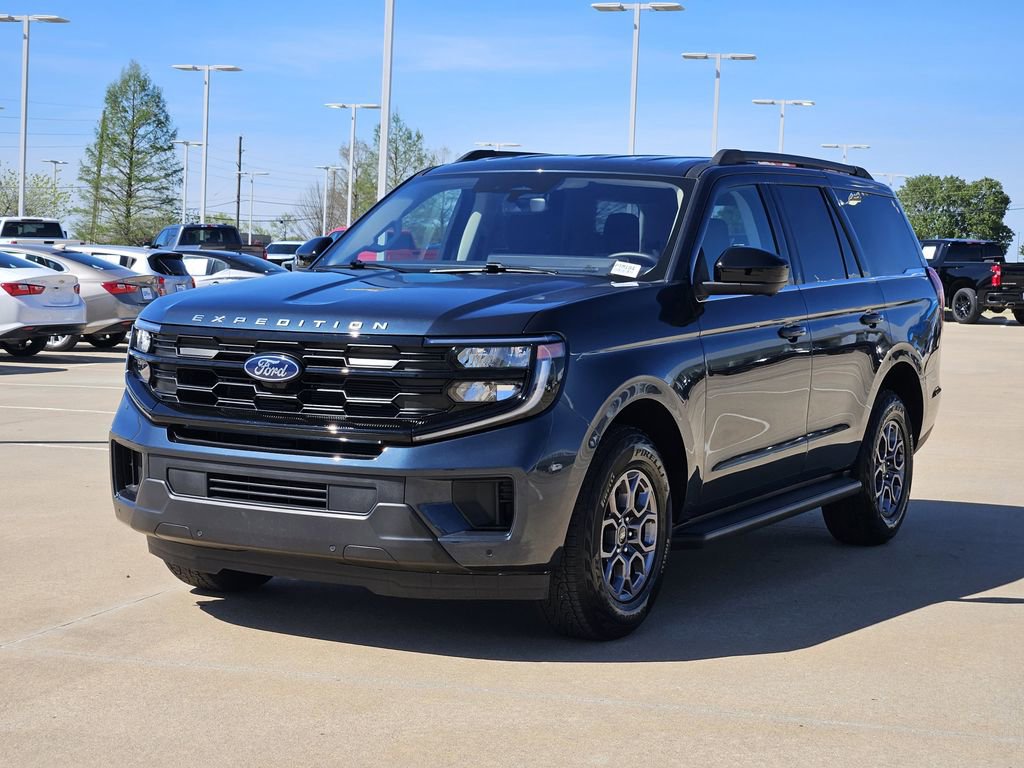 Used 2025 Ford Expedition Active image 4