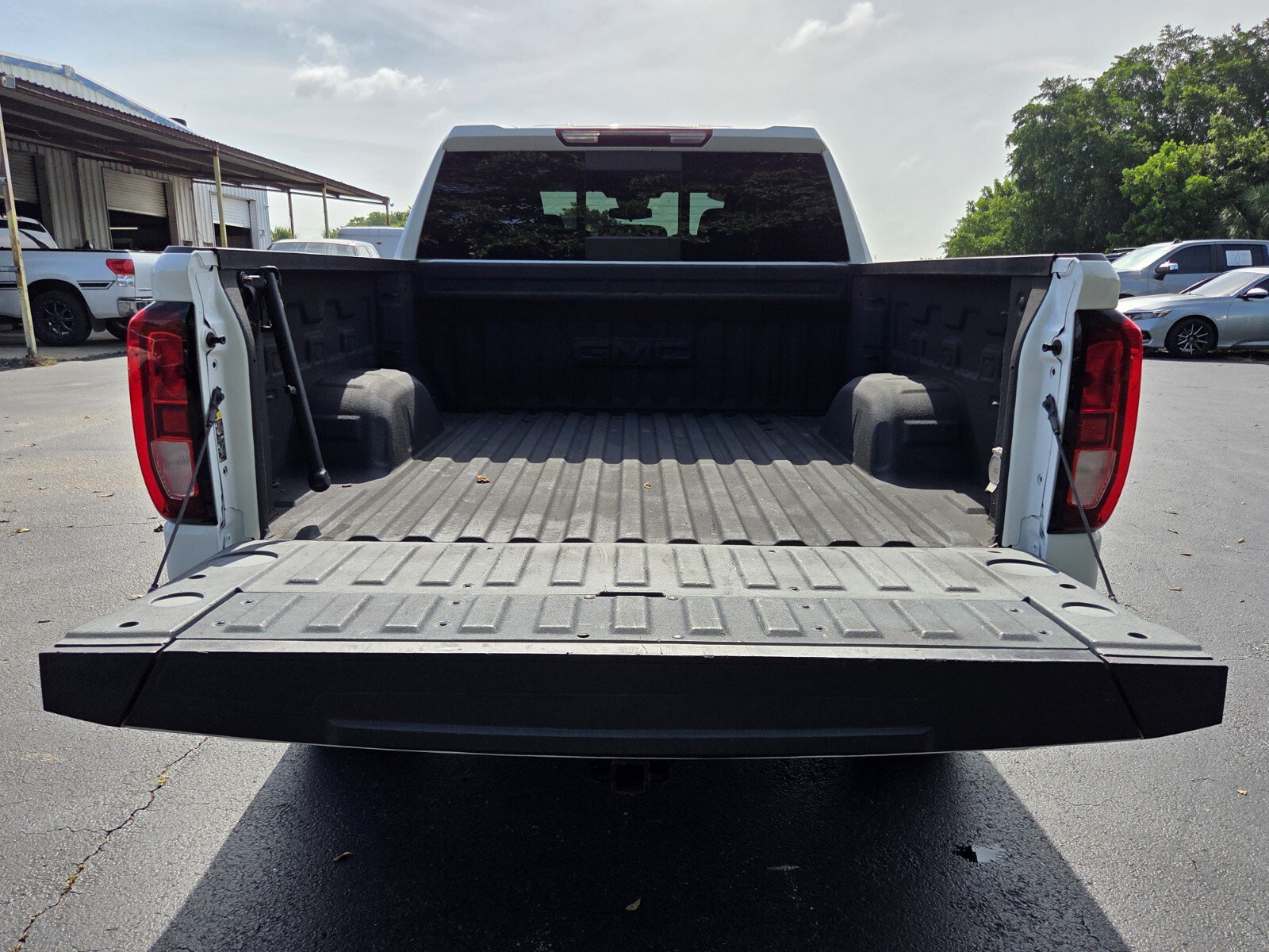 Certified 2022 GMC Sierra 1500 Elevation w/ Elevation Premium Package AWD/4WD image 14