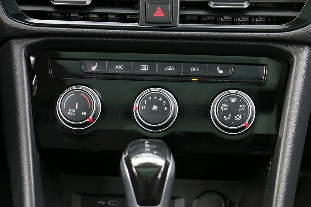 Used 2023 Volkswagen Taos SE w/ Panoramic Sunroof Package image 27