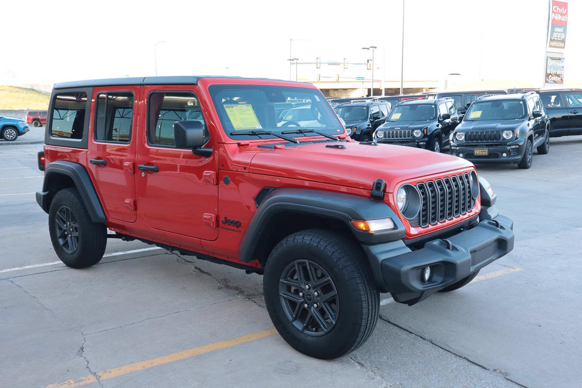 Used 2025 Jeep Wrangler Unlimited Sport AWD/4WD image 4