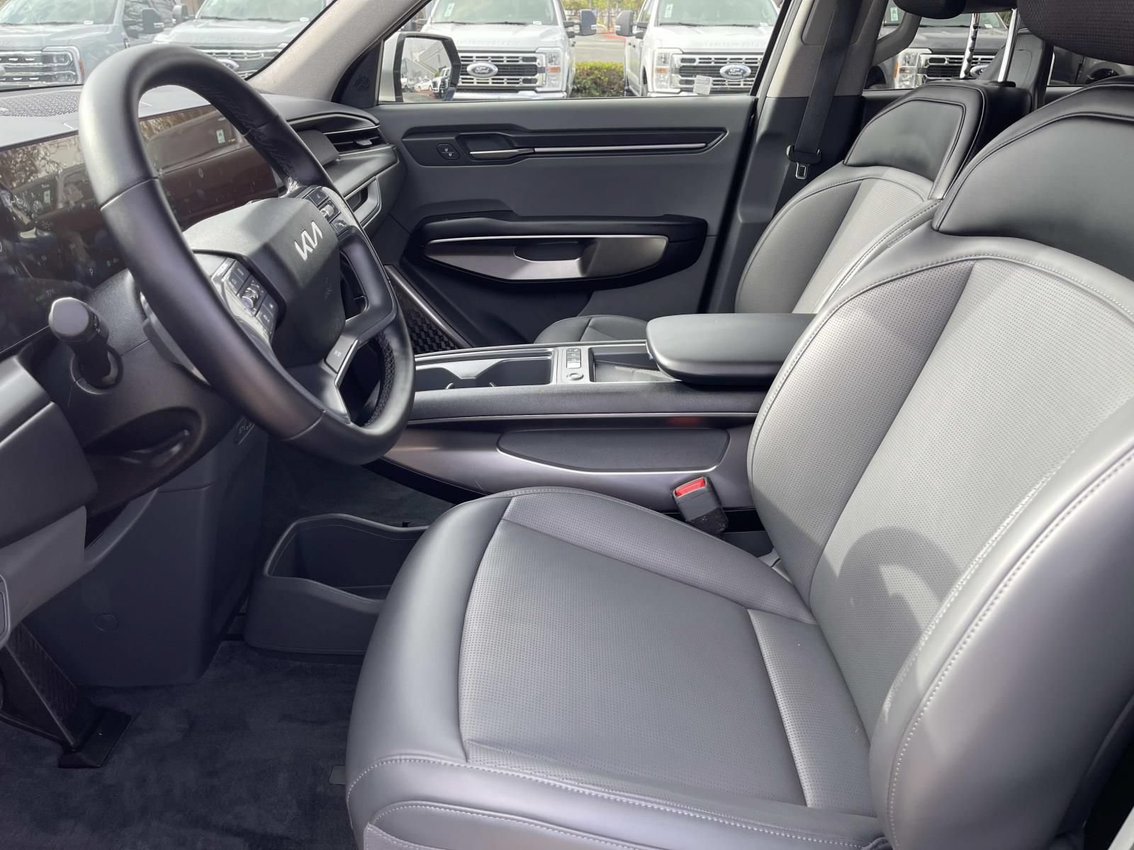 Used 2024 Kia EV9 Light Long Range RWD image 18