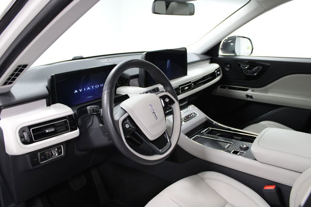 Used 2025 Lincoln Aviator Reserve w/ Illumination Package image 23