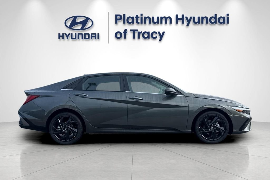 New 2026 Hyundai Elantra SEL Sport Premium FWD image 3