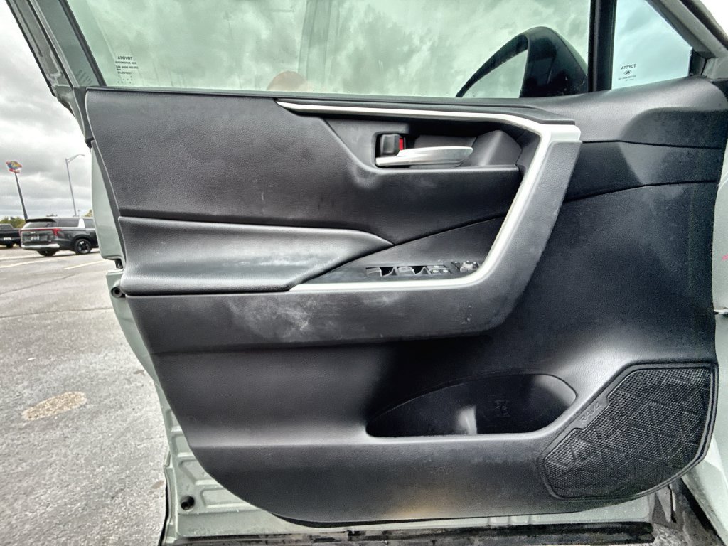 Used 2019 Toyota RAV4 XLE Premium w/ Carpet Mat Package FWD image 15