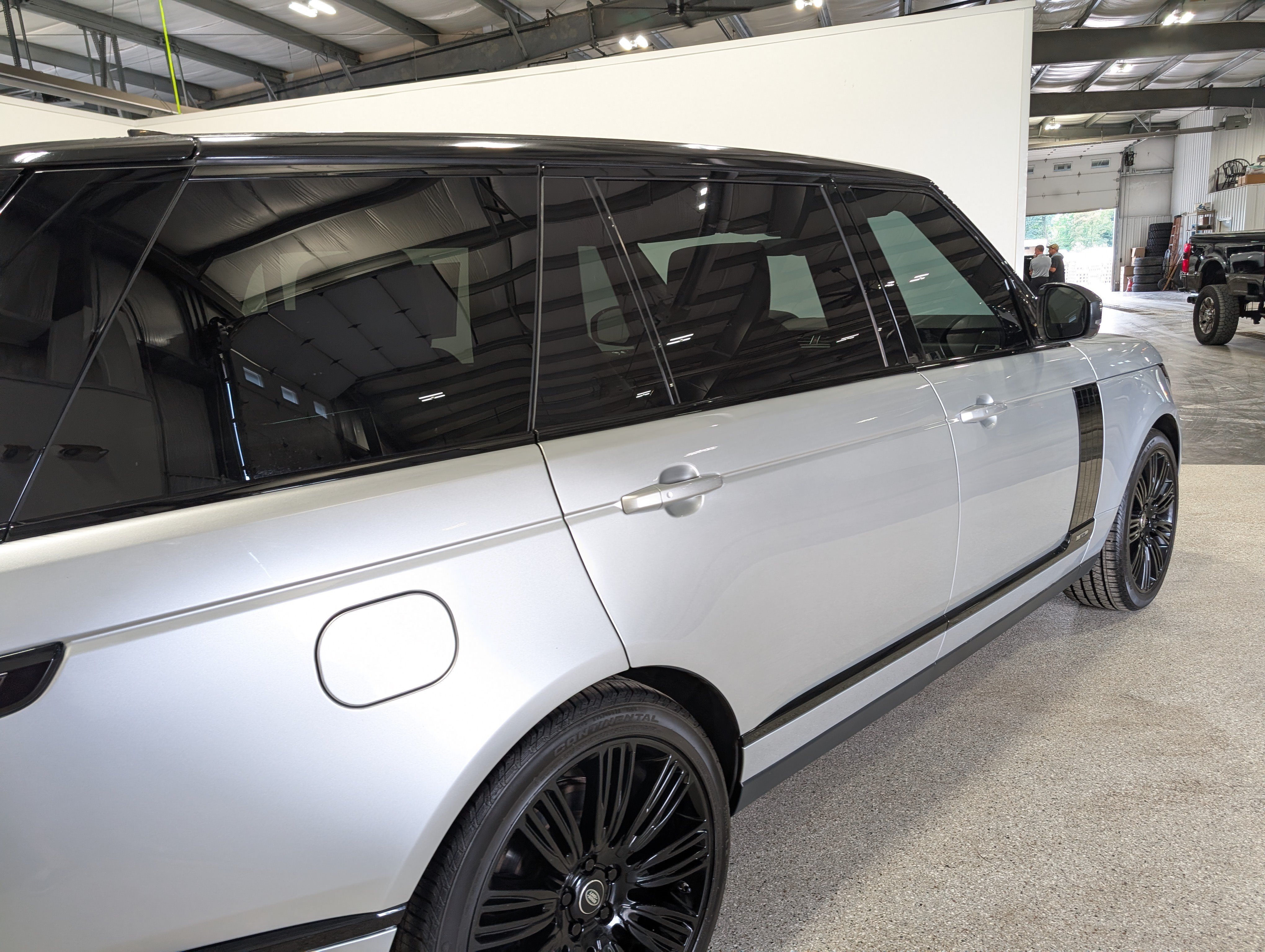 Used 2019 Land Rover Range Rover Long Wheelbase Supercharged AWD/4WD image 3