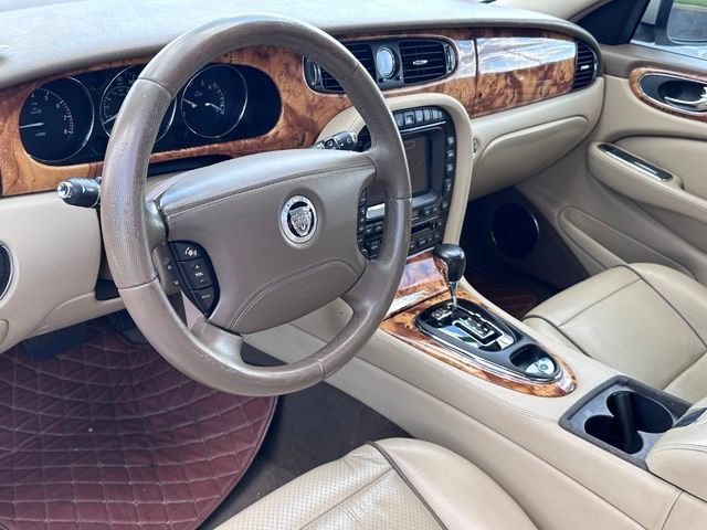 Used 2008 Jaguar XJ8 RWD image 17