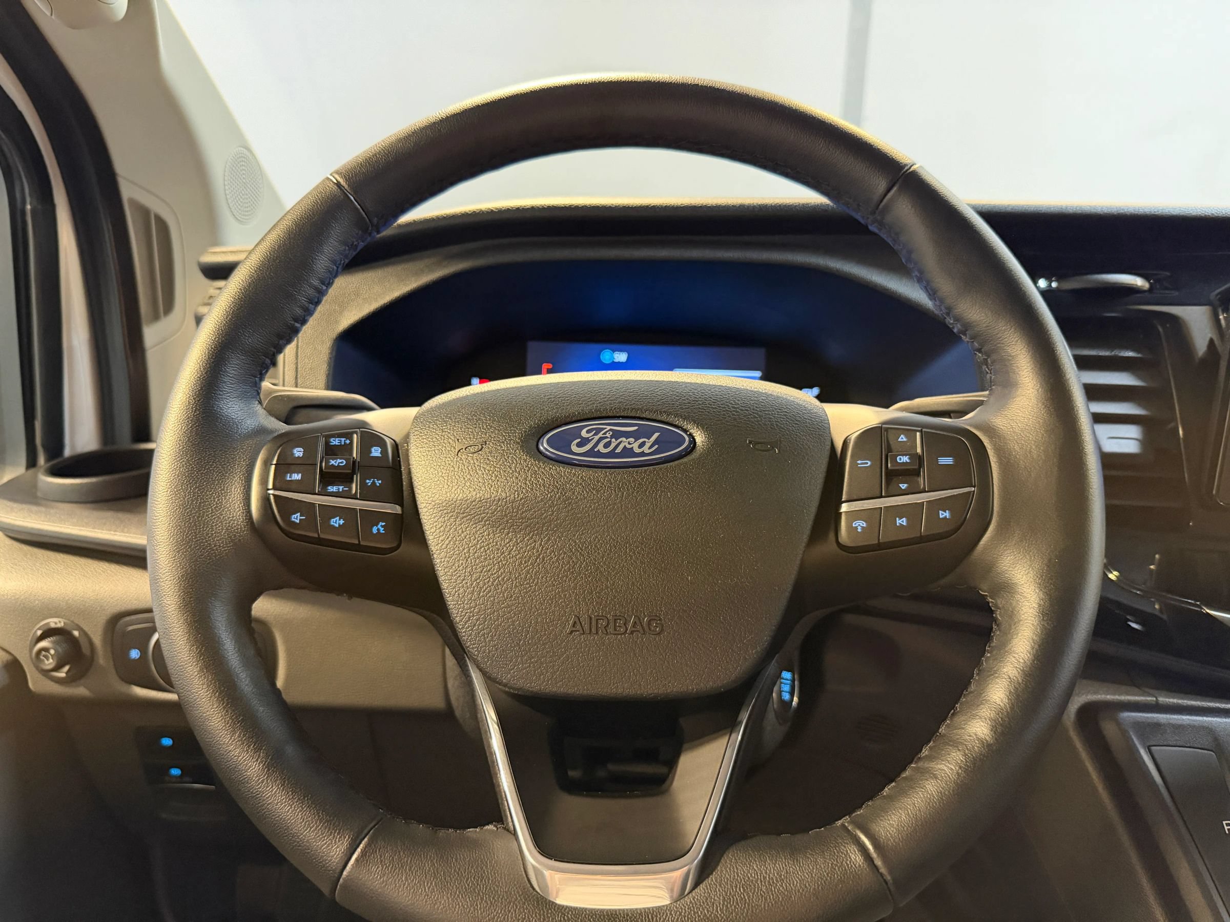 Used 2026 Ford Transit 350 XLT RWD image 12