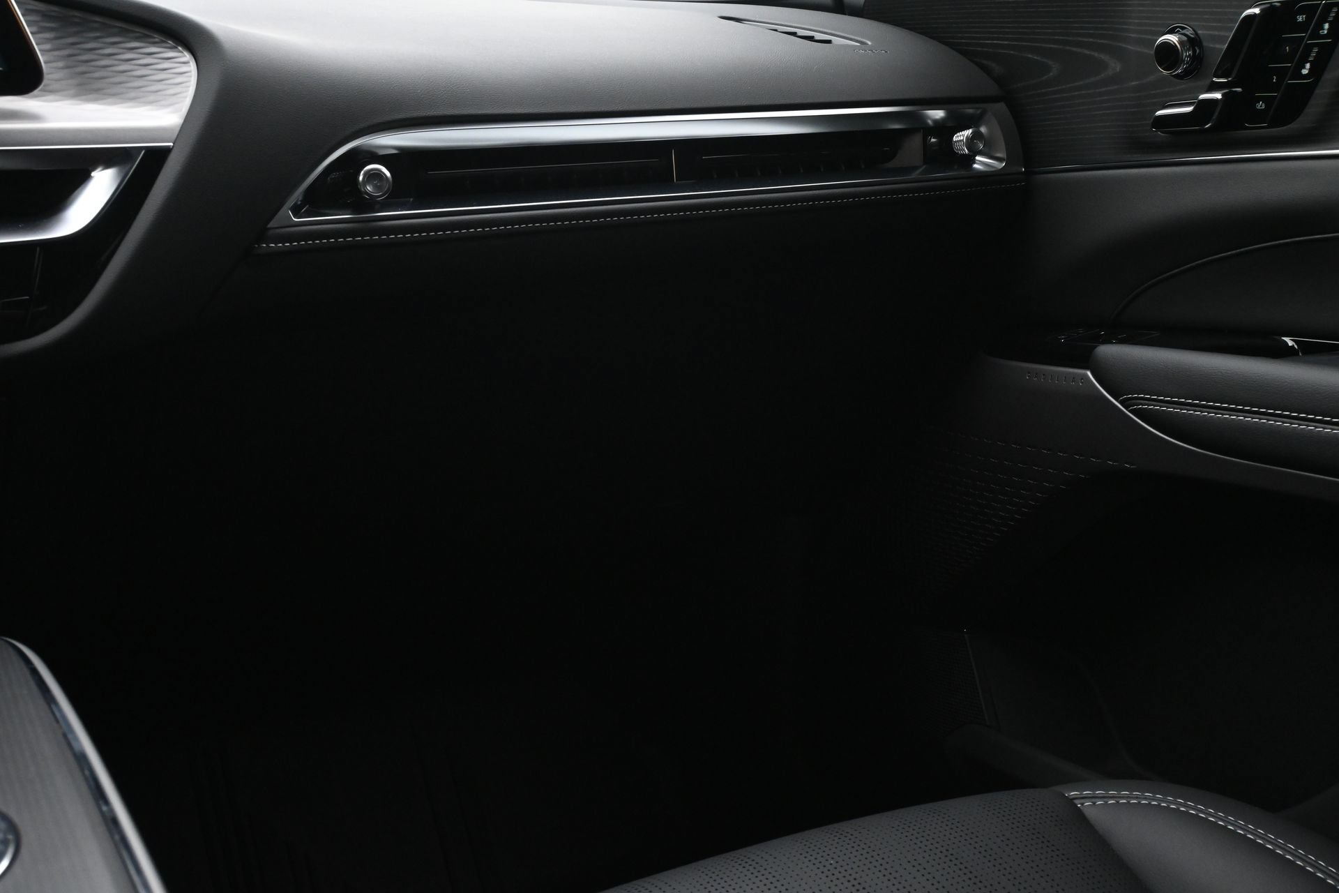 Used 2025 Cadillac Lyriq Luxury RWD image 9