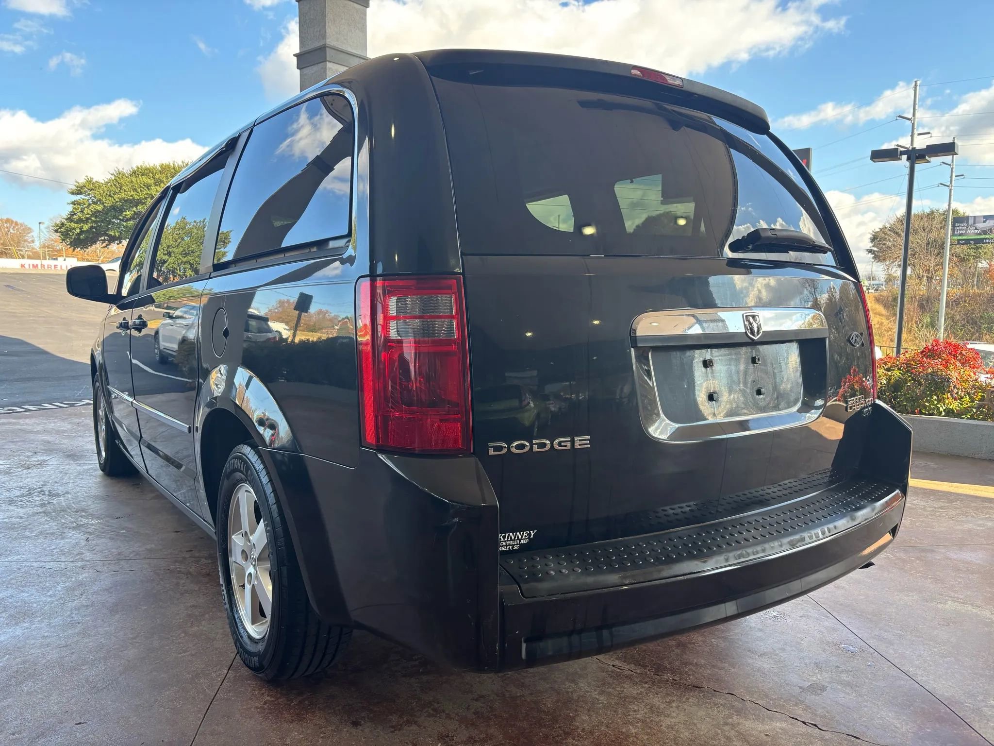 Used 2010 Dodge Grand Caravan SXT w/ Family Value Group image 4
